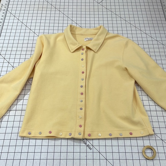 Allison Lane, simple yellow waffle knit cardigan w/snap front, button trimming - Picture 4 of 8